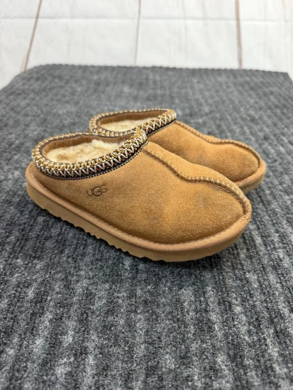 UGG Tasman Chestnut Suede Sheepskin Slippers Kids Size 1